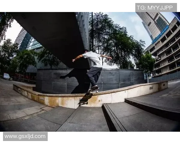 重庆滑板队的盯防战术解析与实战应用探讨